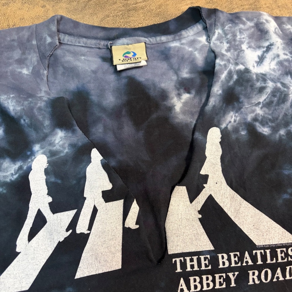 Liquid Blue T-Shirt Mens Medium Blue Abbey Road The Beatles Tie Dye 2006 4305
